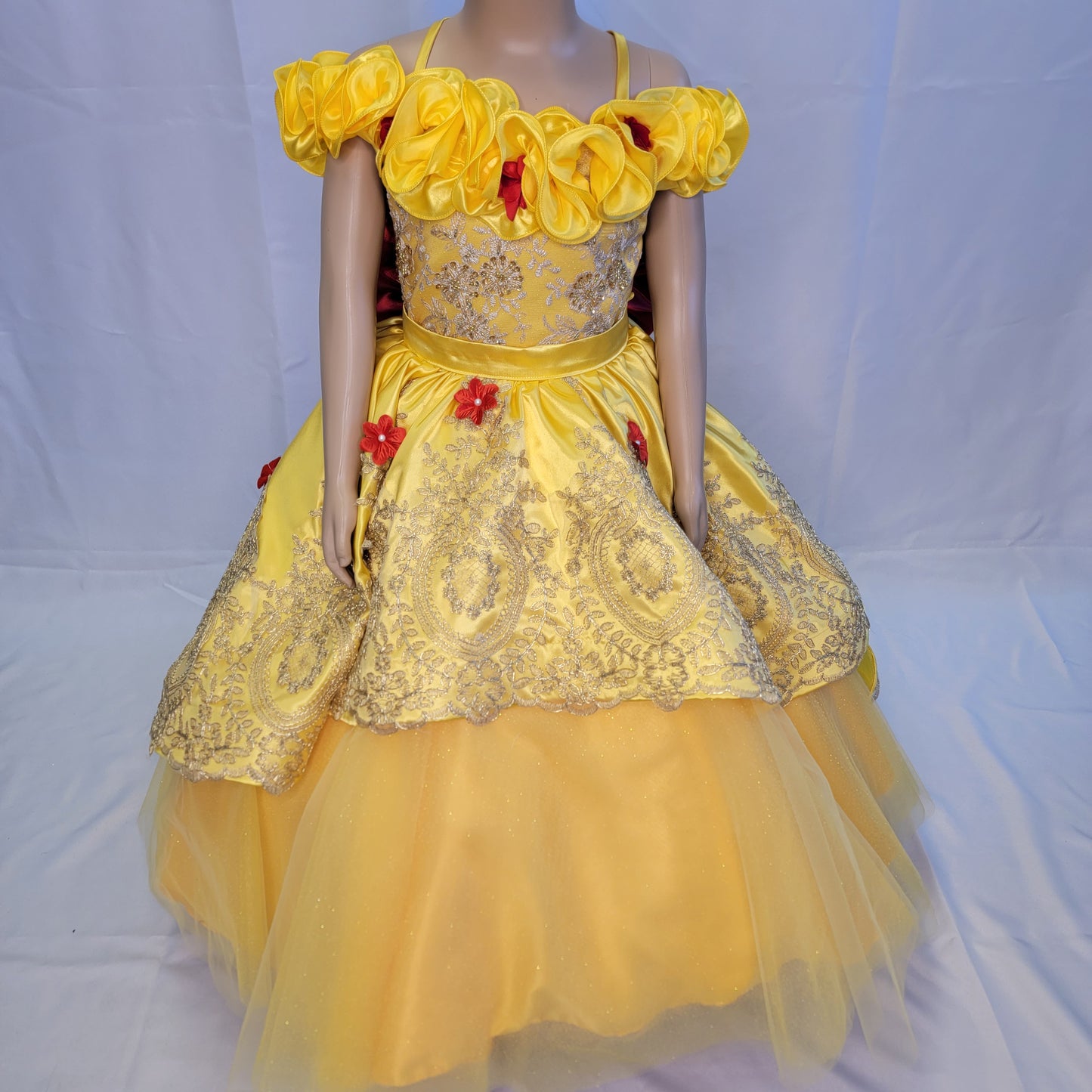 Vestido amarrillo con moño Rojo grande para presentación de 3 años