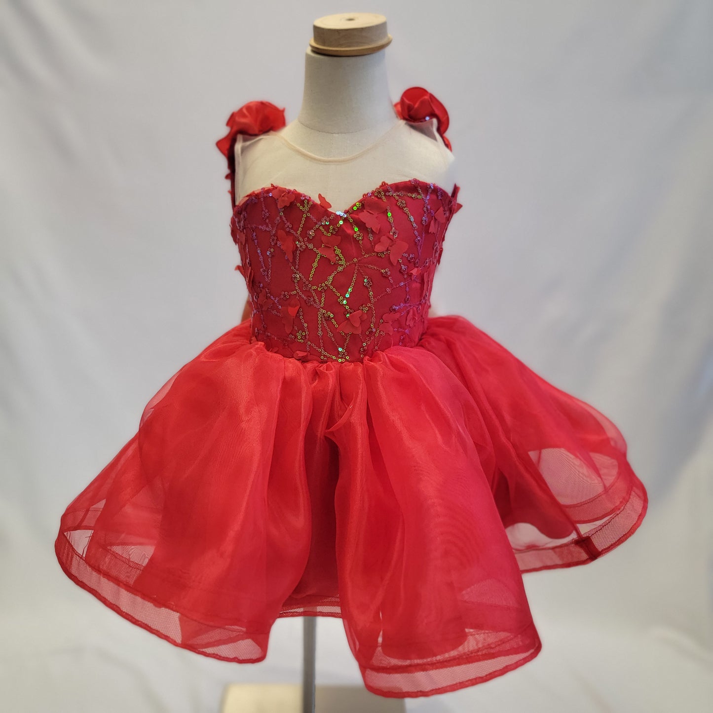 Vestido 2 en 1 Rojo con mariposas 3D y lazo Dorado para presentación de 3 años