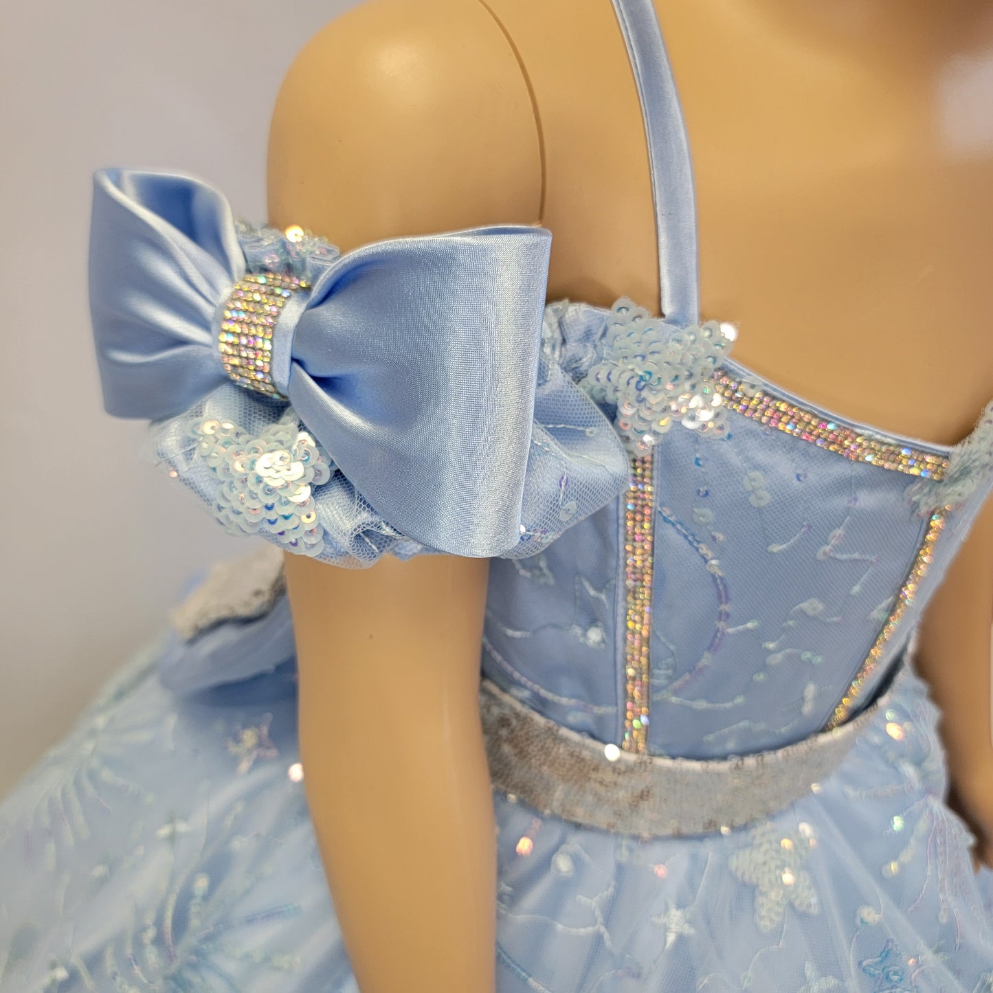 Vestido 2 en 1 Azul celeste con detalles plateado para presentación de 3 años