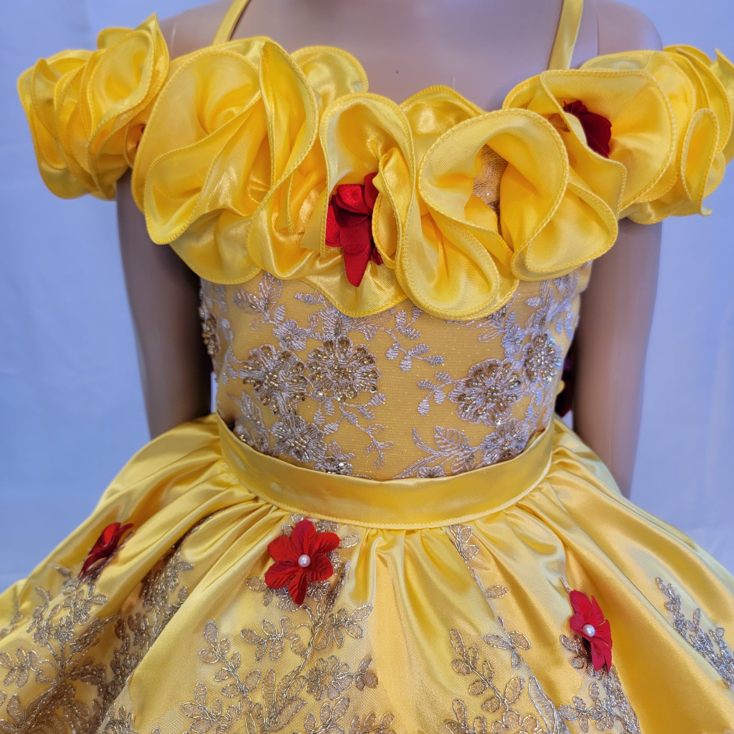 Vestido amarrillo con moño Rojo grande para presentación de 3 años