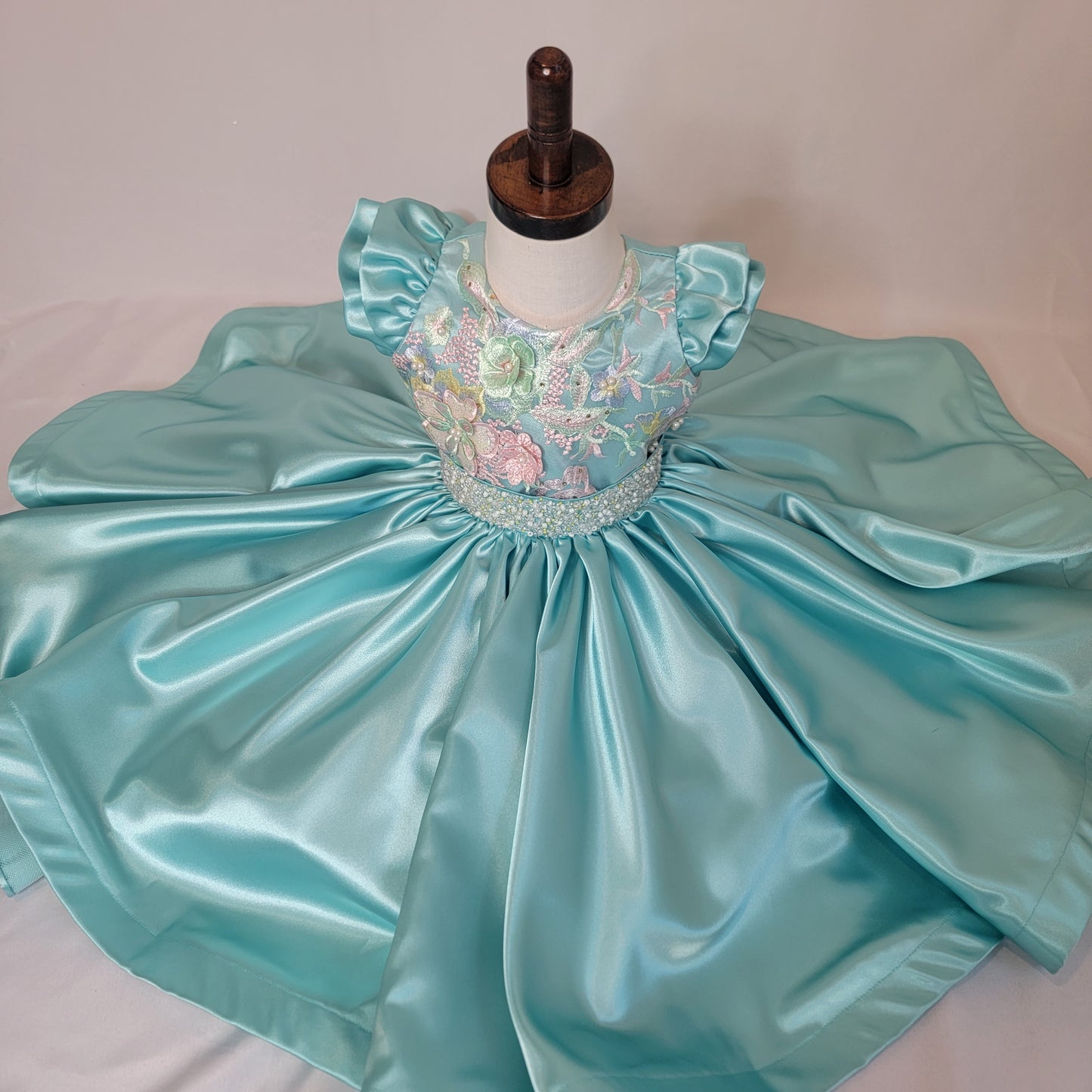 Vestido hecho a mano para bebé de 1 año