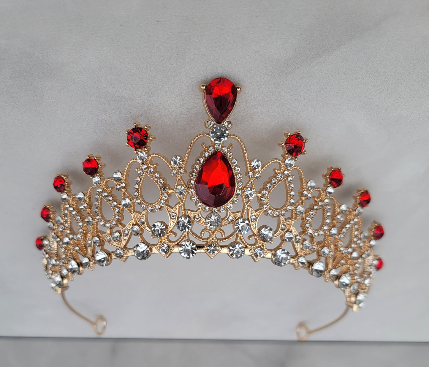 Corona para quinceañeras Dorado con detalles rojos